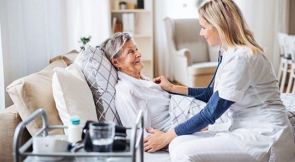 Home Caregiving Services to Expect from Professionals